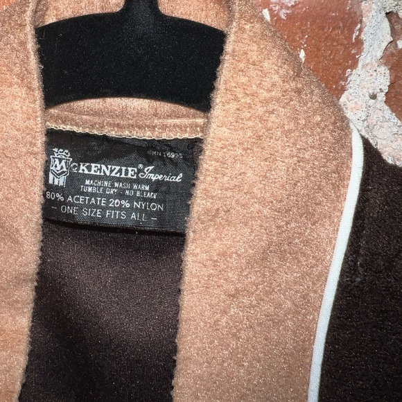 McKenzie Imperial 1960s unisex robe. - Picture 2 of 6